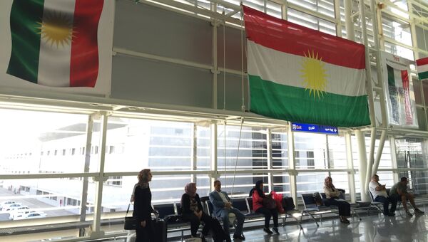 Флаги Иракского Курдистана в аэропорту в Эрбиле. Архивное фото