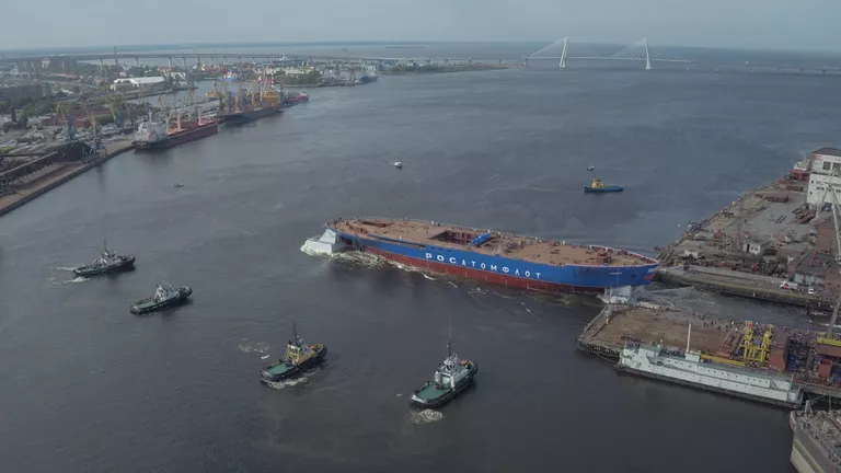 Мощнейший в мире ледокол спустили на воду в Санкт-Петербурге Мощнейший в мире ледокол спустили на воду в Санкт-Петербурге
