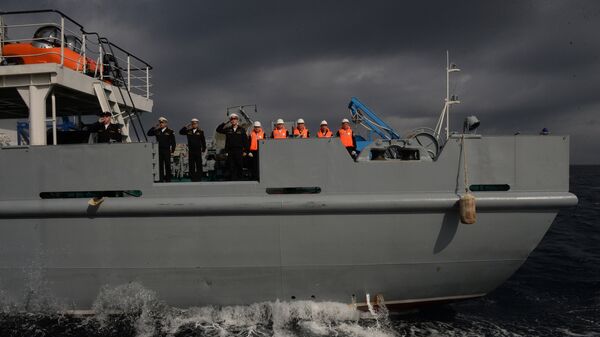 Экипаж спасательного судна Игорь Белоусов во время учений Морское взаимодействие - 2017. 22 сентября 2017