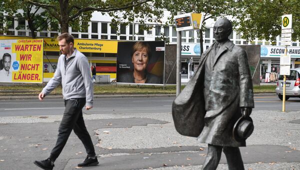 Плакат с изображением кандидатов накануне парламентских выборов в Германии. 23 сентября 2017