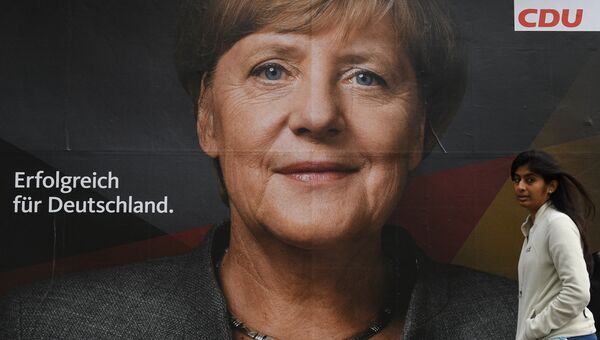 Плакат с изображением канцлера Германии Ангелы Меркель накануне парламентских выборов в Германии. 23 сентября 2017