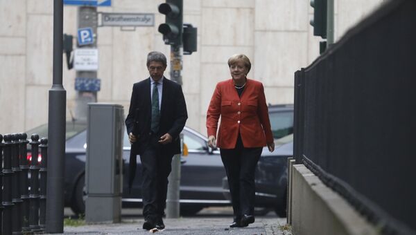Ангела Меркель с мужем направлется на избирательный участок. 24 сентября 2017