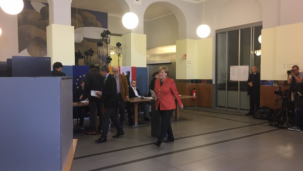 Федеральный канцлер Германии Ангела Меркель голосует на парламентских выборах в Берлине. 24 сентбяря 2017