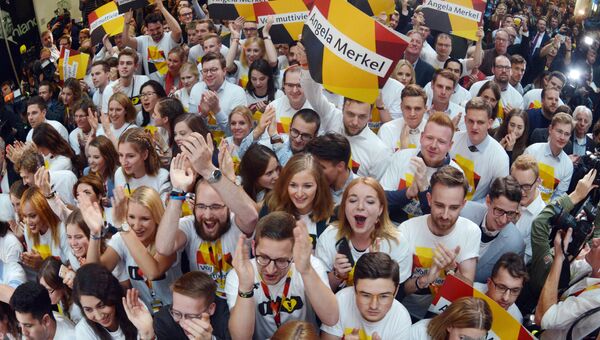 Сторонники партии канцлера Германии, лидера Христианско-демократического союза Ангелы Меркель во время парламентских выборов в Берлине. 24 сентября 2017
