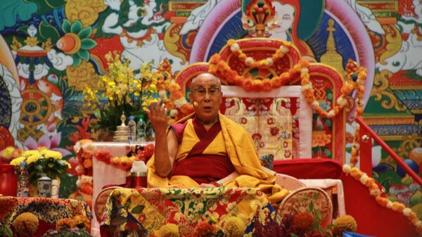 Далай-лама проводит учения для буддистов