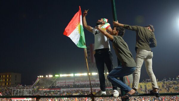 Сторонники независимого Иракского Курдистана на Фестивале независимости на стадионе Франсо Харири в Эрбиле