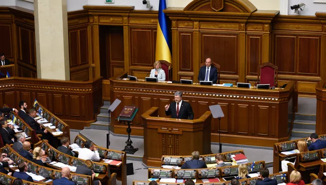 Президент Украины Петр Порошенко во время выступления на заседании Верховной рады Украины в Киеве. Архивное фото