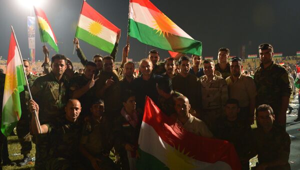 Бойцы курдской пешмерга на Фестивале независимости на стадионе Франсо Харири в Эрбиле. Архивное фото
