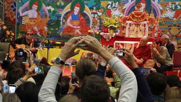 Борис Гребенщиков на встрече Далай-ламы с российскими буддистами в Риге