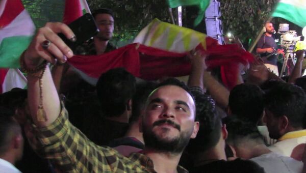 Танцы с флагами и фейерверк: курды в Эрбиле отметили референдум