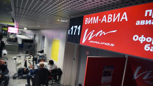 Пассажиры в аэропорту Домодедово, где произошла отмена рейсов авиакомпании ВИМ-Авиа. Архивное фото