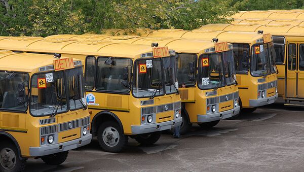 Автобусы для перевозки детей. Архивное фото