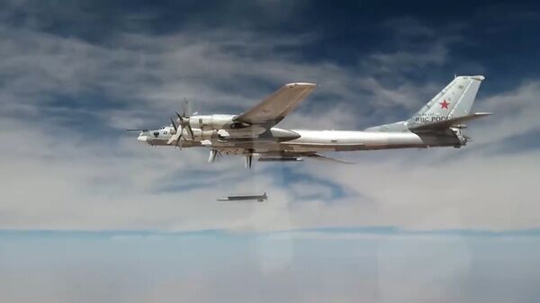 Бомбардировщики Ту-95МС крылатыми ракетами уничтожили объекты ИГ* в Сирии Бомбардировщики Ту-95МС крылатыми ракетами уничтожили объекты ИГ* в Сирии