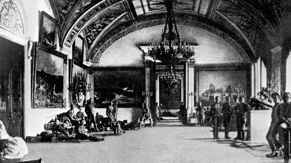 Юнкера в Зимнем дворце. Петроград, 1917 год