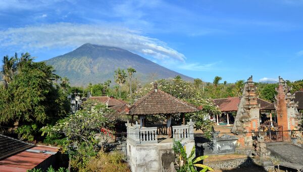 Проявление активности вулкана Агунг на острове Бали. 26 сентября 2017