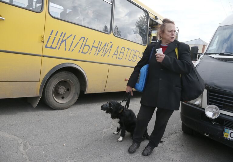 Во время эвакуации населения в городе Калиновка в 20 км от места взрыва боеприпасов. 27 сентября 2017