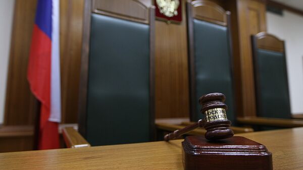 Кресло судьи в зале заседаний Московского городского суда