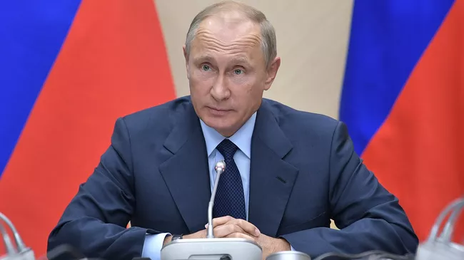 Президент РФ Владимир Путин проводит совещание с членами правительства РФ