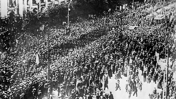 Революционно настроенные моряки Балтийского флота из Гельсингфорса прибыли в Петроград. 24 октября 1917