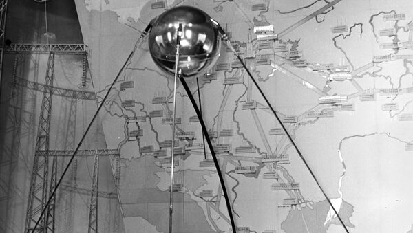 Модель первого советского искусственного спутника Земли. Архивное фото