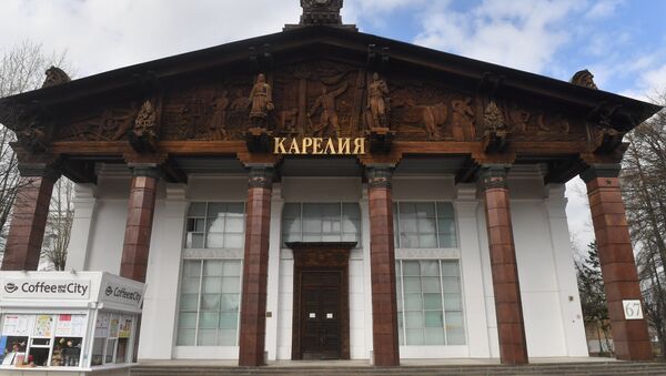 Павильон Карелия на территории Выставки достижений народного хозяйства в Москве