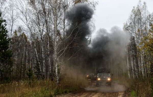 Колонна бронетехники Новосибирского ракетного соединения РВСН во время учений по противодействию диверсионным группам условного противника Колонна бронетехники Новосибирского ракетного соединения РВСН во время учений по противодействию диверсионным группам условного противника