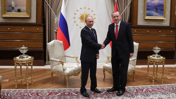 Президент РФ Владимир Путин и президент Турции Реджеп Тайип Эрдоган во время встречи во дворце президента Турецкой Республики в Анкаре. 28 сентября 2017