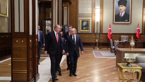 Президент РФ Владимир Путин и президент Турции Реджеп Тайип Эрдоган во время встречи во дворце президента Турецкой Республики в Анкаре. 28 сентября 2017