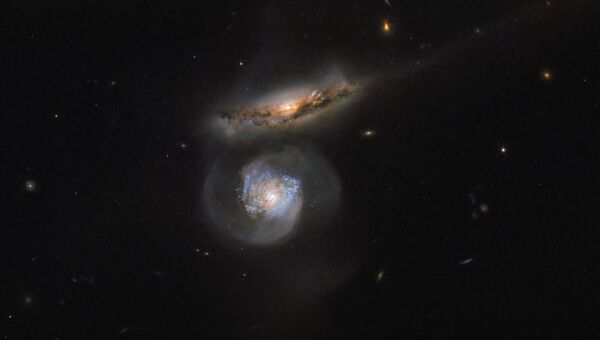 Снимок галактики-мегамазера телескопом Hubble. Архивное фото
