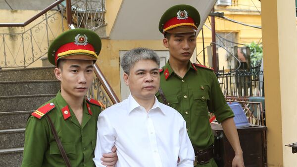 Бывший председатель совета директоров вьетнамской государственной нефтегазовой компании PetroVietnam Нгуен Суан Шон  в суде города Ханой. 29 сентября 2017