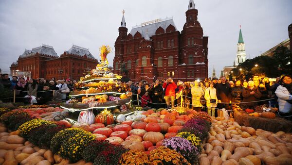 Выставка-ярмарка в центре Москвы. Архивное фото