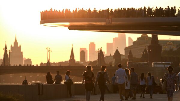 Парящий мост парка Зарядье в Москве