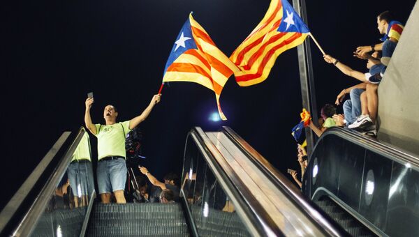 Участники митинга в Барселоне в поддержку референдума о независимости Каталонии. 29 сентября 2017
