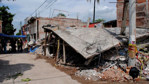 Дома в городе Хохутла в Мексике, разрушенные в результате землетрясения. Архивное фото