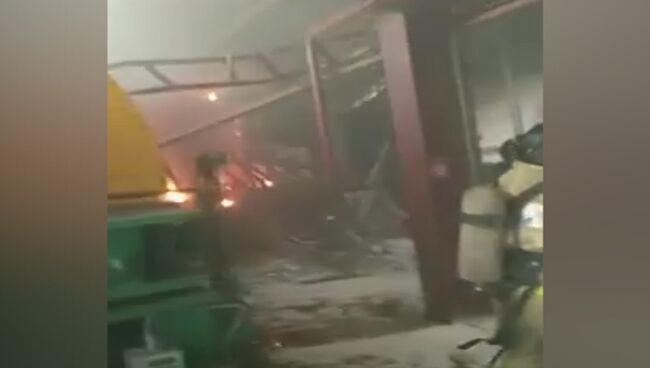 Работа пожарных в загоревшемся здании Якутской ГРЭС