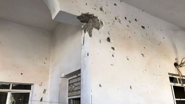 Следы от пуль на стене жилого дома в Дейр-эз-Зоре. Архивное фото