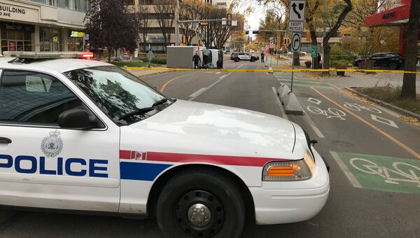 Полиция Эдмонтона на месте, где мужчина наехал на пешеходов, Канада. 1 октября 2017