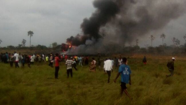 Крушение самолета в одном из районов Киншасы в Конго. 30 сентября 2017