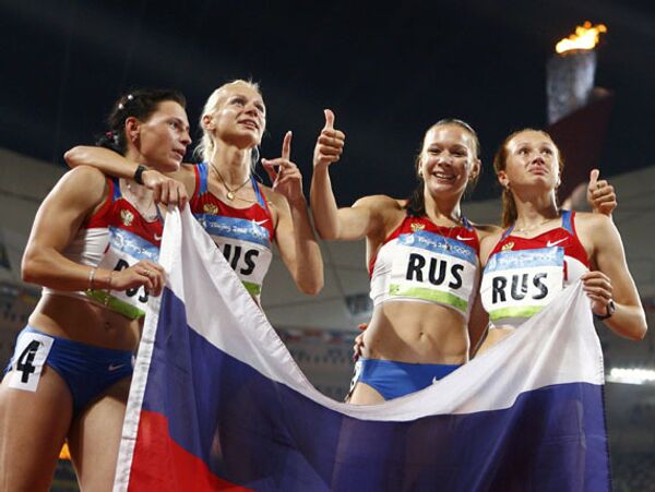 Российские легкоатлетки выиграли золото в эстафете 4 по 100 метров
