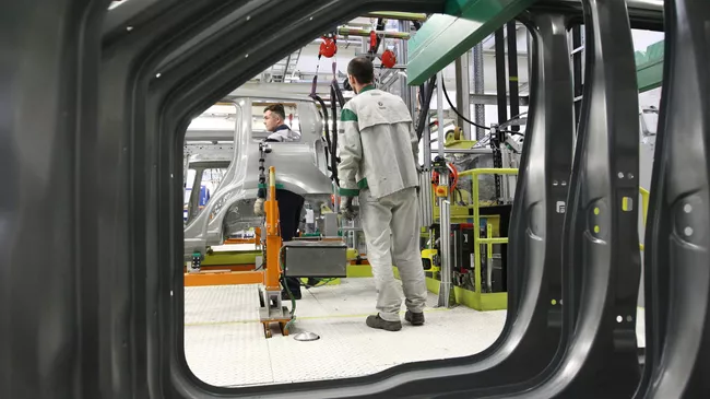 В одном из цехов Горьковского автомобильного завода Группы ГАЗ в Нижнем Новгороде