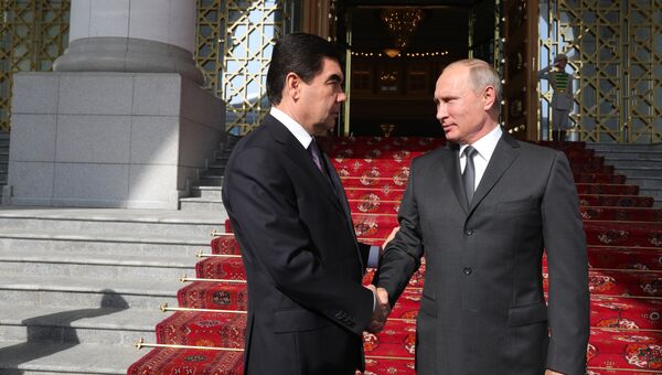 Президент РФ Владимир Путин и президент Туркмении Гурбангулы Бердымухамедов во время встречи в Ашхабаде, Туркменистан. 2 октября 2017