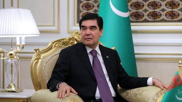 Президент Туркмении, председатель кабинета министров Туркмении Гурбангулы Бердымухамедов во время беседы с президентом РФ Владимиром Путиным в Ашхабаде, Туркменистан. 2 октября 2017