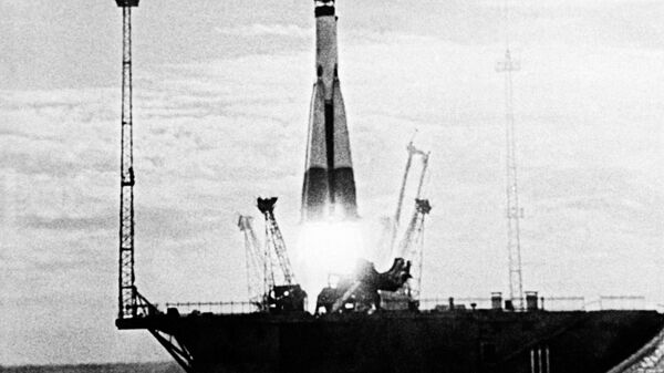 Запуск первого советского искусственного спутника Земли. Кадр из цветного документального фильма 10 лет космической эры