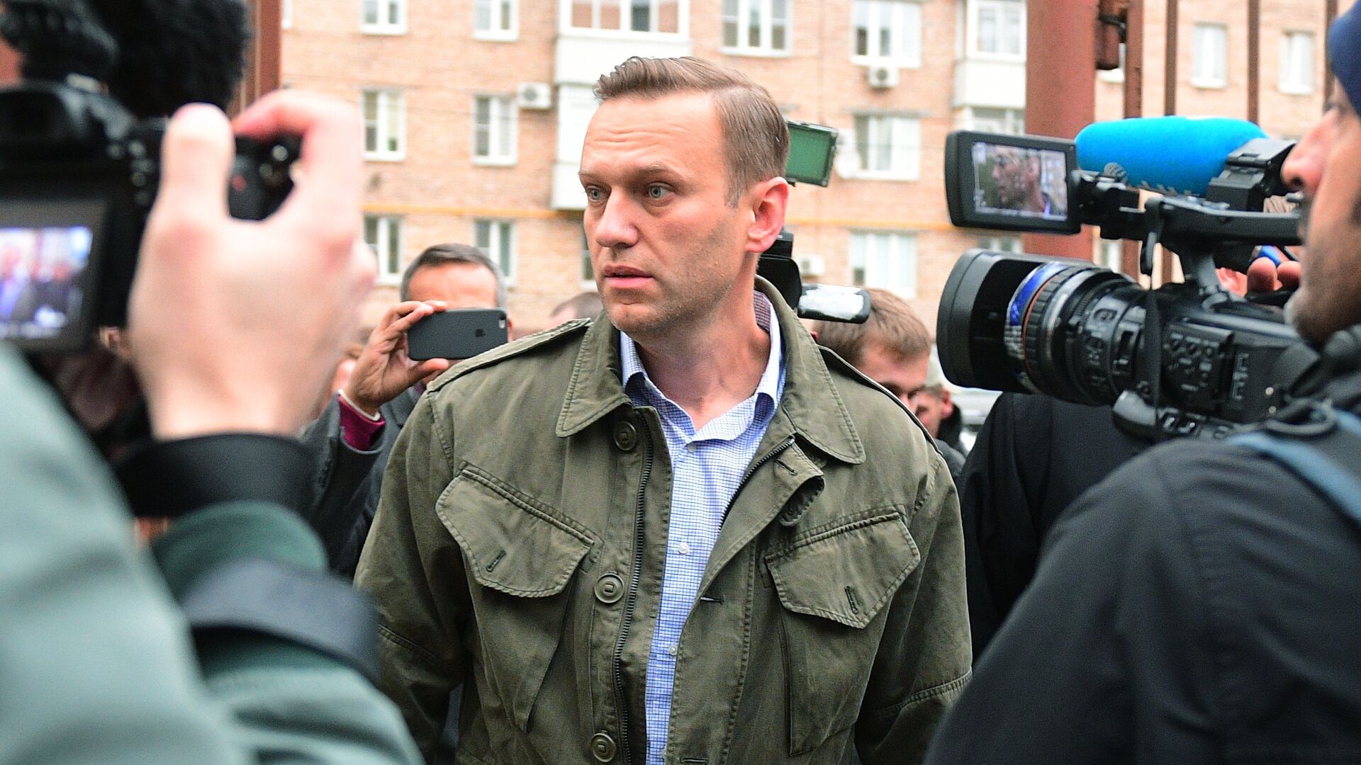 Алексей Навальный у здания Симоновского районного суда Москвы. 2 октября 2017 - РИА Новости, 1920, 28.01.2021