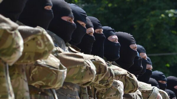 Бойцы батальона “Азов” принимают присягу на верность Украине на Софийской площади в Киеве. Архивное фото