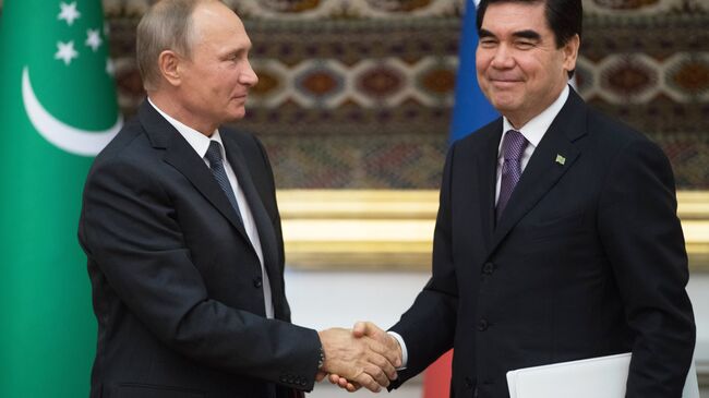 Владимир Путин и президент Туркмении Гурбангулы Бердымухамедов. Архивное фото