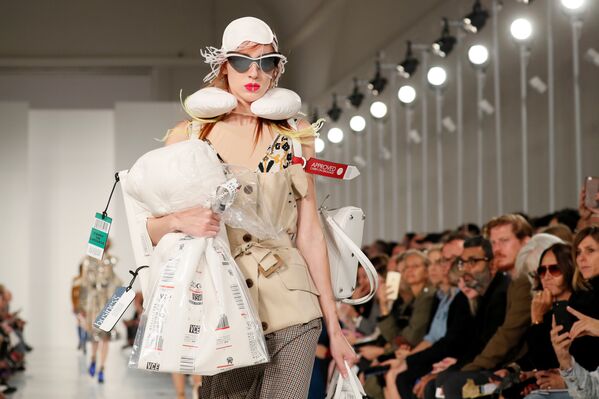 Показ коллекции John Galliano в рамках Недели моды в Париже