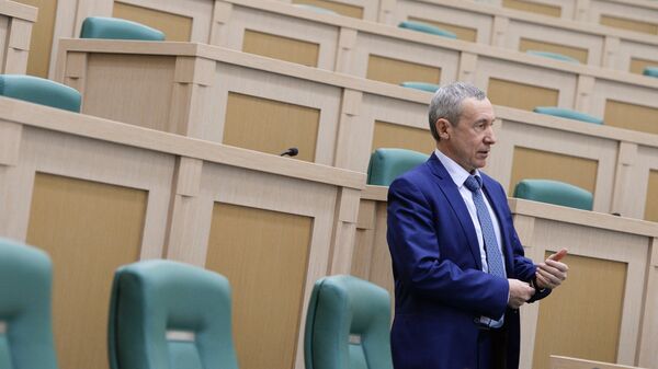 Андрей Климов перед началом заседания Совета Федерации РФ