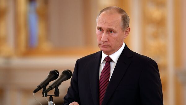 Владимир Путин выступает на церемонии вручения верительных грамот послов иностранных государств в Александровском зале Большого Кремлёвского дворца. 3 октября 2017