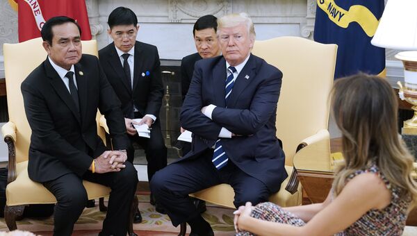 Премьер-министр Таиланда Прают Чан-Оча и президент США Дональд Трамп во время встречи в Белом доме. 2 октября 2017